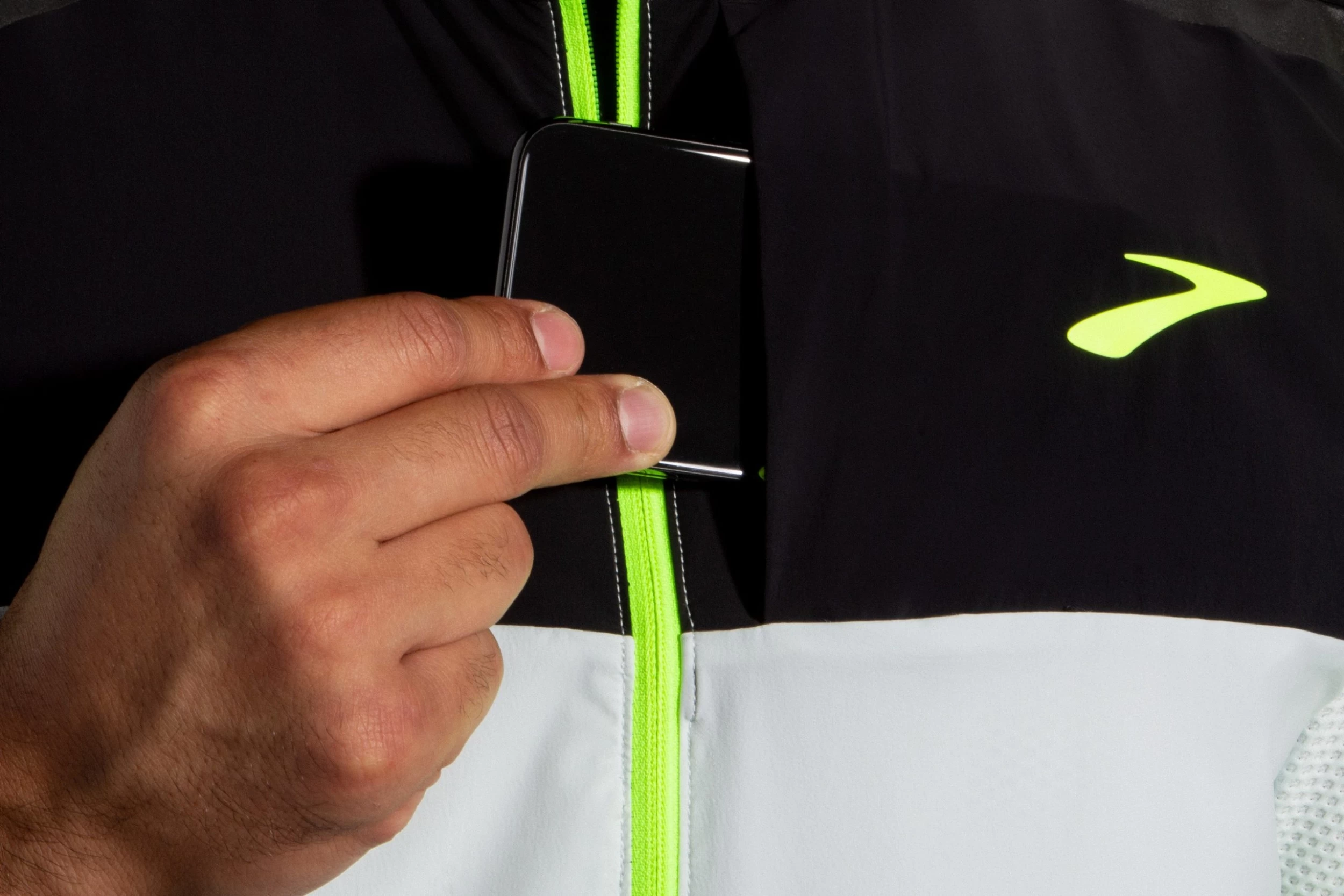 Brooks Men's Carbonite Vest - Icy Grey/Black/Nightlife (211358030) 6 Brooks Men's Carbonite Vest - Icy Grey/Black/Nightlife (211358030) - Image 6