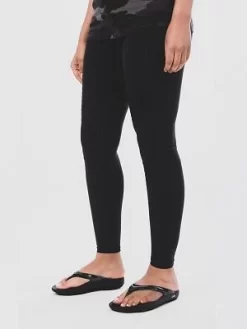 Oofos Women's OOlala Limited Sandal -Sports Store black camo 932x680 c0e077c2 7a8f 460d 8e92 06fdeb9bd561